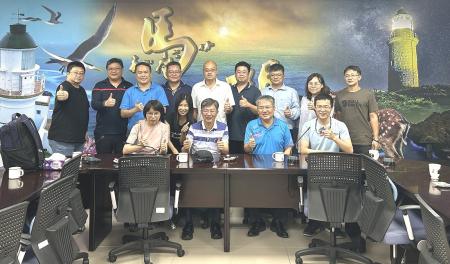 農業部農糧署北區分署、桃園區農業改良場一行拜訪產發處,盼促進地區農業發展與自給能力。(圖:產發處)