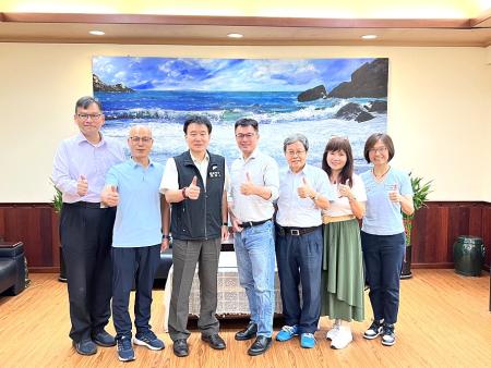 加強產學合作,台大植物病理與微生物學系系主任沈湯龍率團隊參訪馬祖。(圖/文:馮紹夫)