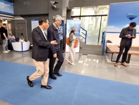 縣長王忠銘7日拜會航港局長葉協隆，研商臺馬航線基本航次補貼機制，研議現有補助模式改善。（圖：縣府）