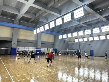 新北市「心花開羽球隊」來馬祖觀光旅遊，並和連江縣羽球委員會切磋交流，互動熱絡。（圖：連江縣羽球委員會）