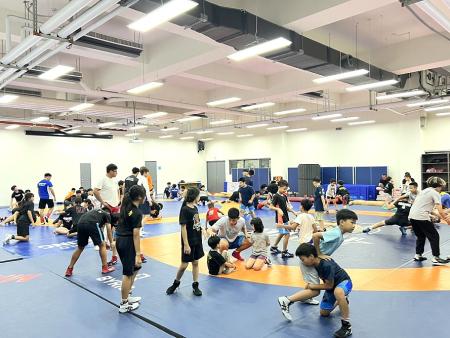 台北石牌國小、國中,以及百齡高中角力隊來馬祖移地訓練,向馬祖角力隊學習精進。(圖/文:馮紹夫)