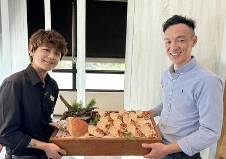 「響海鮮」餐廳連5年獲米其林指南推薦，響餐飲集團執行常董、馬祖旅台子弟陳天文（右）分享心情與馬祖海島記憶。（圖：陳天文提供）