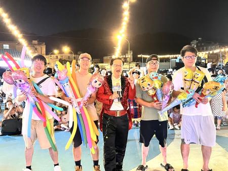 音樂美食饗宴 北竿馬鼻灣假日市集音樂會。(圖與文:馮紹夫)