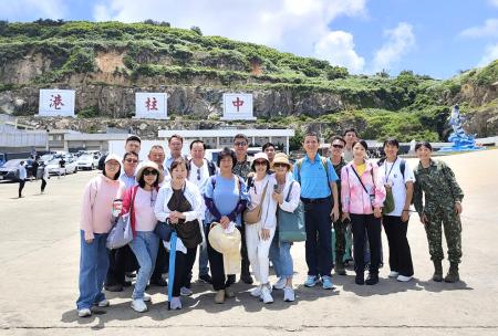 馬防部志工媽媽到東引參訪交流，受到東引指揮部與東引各界熱烈歡迎。（圖︰連江縣議會）