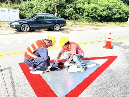 交旅局執行「連江縣多霧路段與交通安全環境改善計畫」，改善地區霧季道路視線不良狀況。（圖／文：馮紹夫）