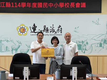 為迎接即將到來的學年,教育處召開國中小校長會議,強化學校與行政單位的橫向聯繫;縣長王忠銘期盼校長們了解整體發展趨勢,攜手推動教育前行。(圖/文:王致潔)