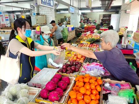 衛生局進行7月份市售食品抽驗，其中1件皇帝菜及1件油菜檢出農藥殘留不符法規，已案移進行後續處辦，其餘均與規定相符。（圖：連江縣衛生局）