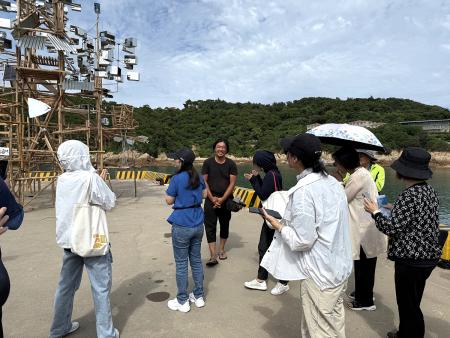 縣府各局處主管進行藝術島展品的最終巡檢,並召開專案辦公室第一次會議。(圖/文:王致潔)