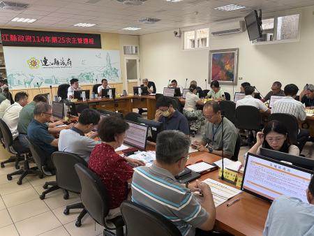 王忠銘在主管週報中勉勵各單位以嚴謹態度督導、協助廠商，確保工程如期如質，實現建設目標。（圖／文：王致潔）