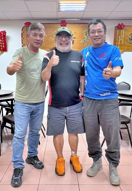 東引首辦拉力賽，F1主播龔懷主（Robin）助陣，10月4日60 輛賽車齊聚東引開跑。（圖／文：陳其敏）