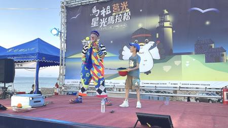 馬祖莒光星光馬拉松開跑。(圖:宋幸儒、蔡夢玲)