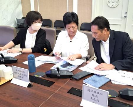 針對新版財劃法，縣長王忠銘赴行政院爭取財政補助。（圖：縣府）