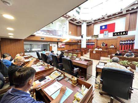 連江縣議會第8屆第6次臨時會15日開議，審議本縣113年度總決算暨附屬單位決算及綜計表審核報告。（圖／文：馮紹夫）
