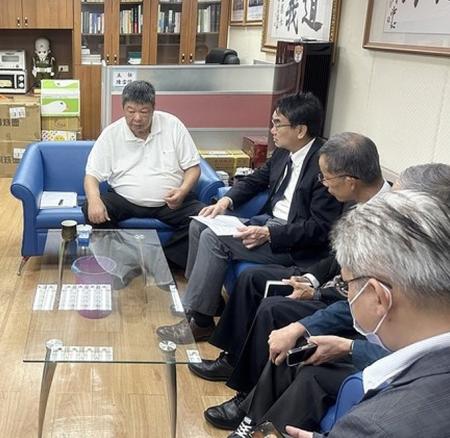 數發部長林宜敬拜會立委陳雪生，他表示台馬第四海纜預計115年6月底前完工。（圖：立委陳雪生辦公室）