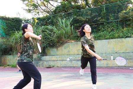 羽球雙打培養官兵團隊默契。