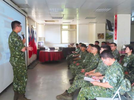 法制官結合近期案例宣教，深化官兵法紀觀念。