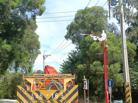 樺加沙颱風靠近，台電馬祖區處全力戒備，修剪樹枝、巡視高處電杆，降低災害發生。（圖：台電馬祖區處）