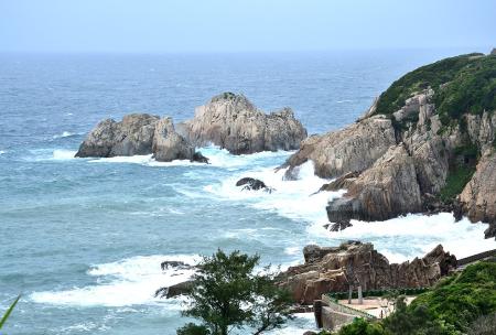 受颱風外圍環流影響，馬祖各島沿海風浪仍大，要到25日才轉趨平穩。（圖／文：陳其敏）