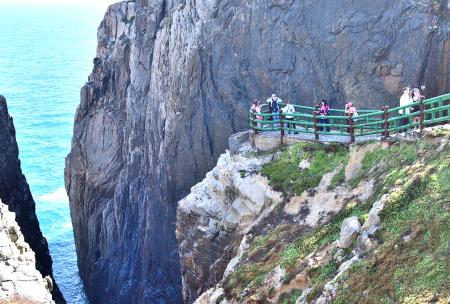 教師節連假首日，東引迎來近五百名旅客登島，各景點的遊客是絡繹不絕。（圖／文：陳其敏）