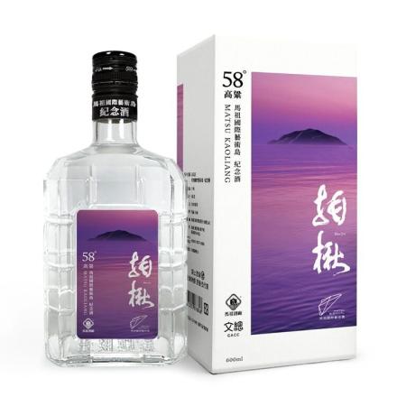 今年馬祖國際藝術島周邊商品如紀念酒、黃魚提袋、啤酒、一卡通及老酒風味小吃等廣受大眾歡迎，掀搶購熱潮。（圖：馬祖國際藝術島）