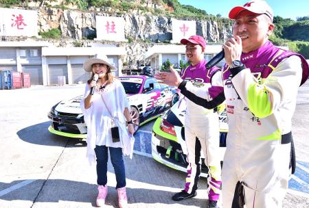 UCRA華盟拉力賽首度移師東引，賽前專業表演登場，同時邀請觀眾搶先感受甩尾快感。（圖／文：陳其敏）