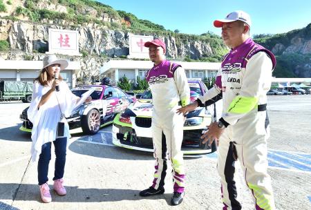 東引拉力賽圓滿落幕，「飄移魔術師」戴曉祥（右一）認為東引島的天然賽道挑戰性極高，讓人印象深刻。（圖／文：陳其敏）