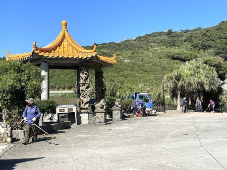 西莒田澳社區發展協會辦理田澳村淨村活動，村民總動員，給自己一個乾淨的居家環境。（圖／文：宋幸儒）