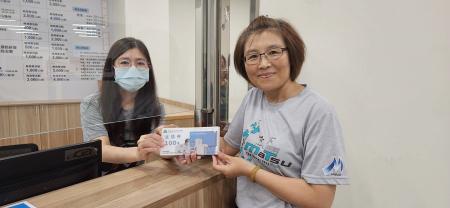 連江縣體育會瑜珈委員會率先響應,成為首個購買「兌換券」的單位;兌換券正反面樣式如圖。(圖:連江縣樂活多功能體育館)