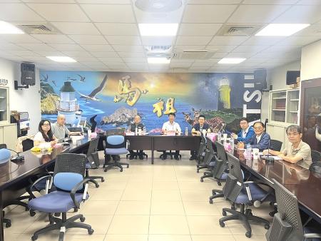 東引鄉地籍圖重測作業依期程進行,目前有24件疑難爭議案件代研議解決;內政部國土測繪中心主任鄭彩堂日前率團隊來馬祖視察成果。(圖:地政局)
