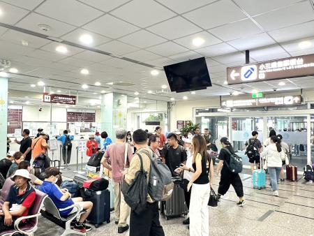 國慶連假到來,馬祖小三通旅遊旺!單日出境397人次。(圖/文:馮紹夫)