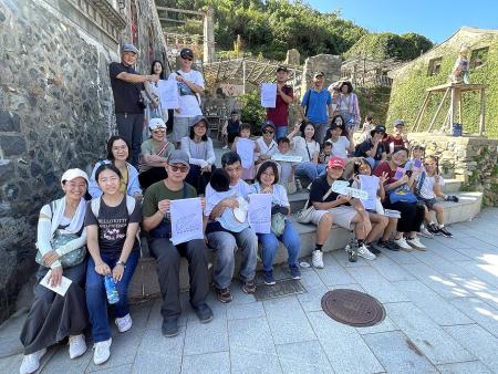 文化處舉辦「藝術小旅行」10日莒光登場，由專人導覽方式帶領民眾深度探索島上藝術作品的內涵，感受藝術與自然交織的島嶼風景。（圖／文：宋幸儒、蔡夢玲）