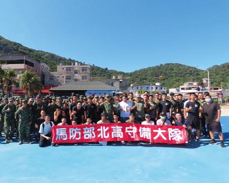 淨灘活動合影。
