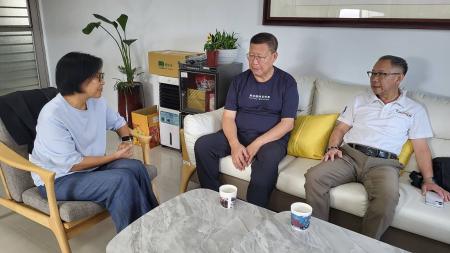 北竿鄉議員周瑞國、陳玉發前往衛生局關心北竿醫療服務事宜。(圖:連江縣衛生局)