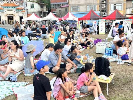 「馬祖好Chill 島式慢活季—與大海共食．福澳」18日下午在福澳運動場熱鬧登場。（圖／文：馮紹夫）