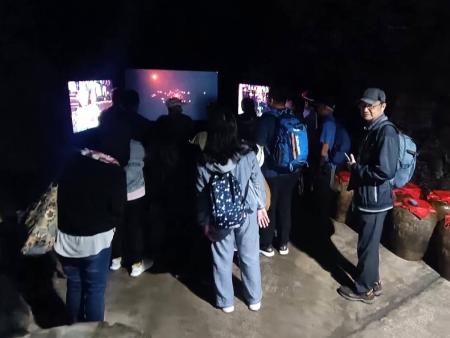 光復節連假期間,馬祖訂房率突破七成七,蟬聯全國最高;馬祖國際藝術島帶動人潮,展現離島旅遊魅力。(圖:王致潔、讀者提供)