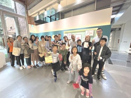 馬祖閩東語推廣活動由在地文史及教育工作者王建華、王花俤帶領民眾探索閩東語的魅力與文化意涵。(圖/文:王致潔)
