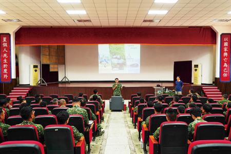 馬防部為范宏宙博士開場。
