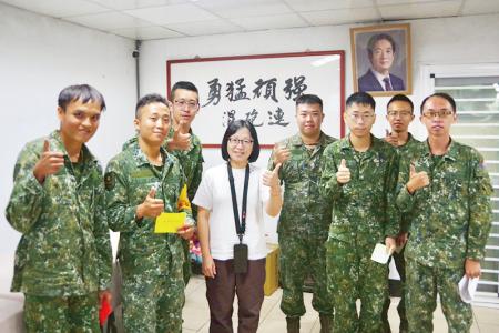 於團輔課後合影留念。