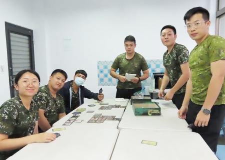 官兵桌遊競賽合影。