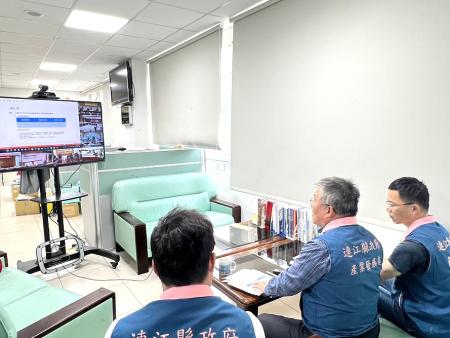 行政院昨（26）日召開非洲豬瘟防疫會議，產發處長林志豐視訊與會，說明連江縣疫情管制與因應措施。（圖／文：馮紹夫）