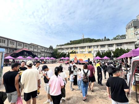 114年馬祖秋慶「媽祖在馬祖昇天祭」活動開始，園遊會、走讀聖母聖蹟首先登場，吸引民眾踴躍參加。（圖／文：馮紹夫）