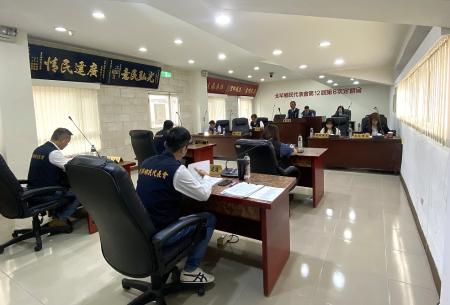 北竿鄉民代表會第12屆第6次定期大會進行議程，林加友主席主持會議，公所團隊列席報告施政報告。（圖／文：鄭禮頤）