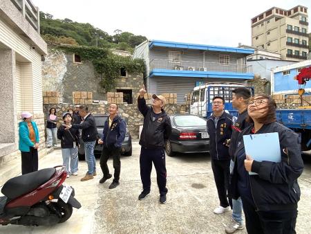 北竿鄉民代表會鄉政考察白沙、坂里與芹壁三村，關注照明設施環境改善與建設規劃。（圖／文：鄭禮頤）