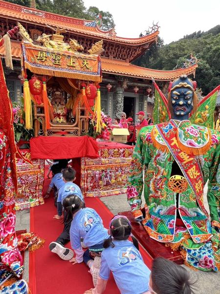 馬祖秋慶「媽祖在馬祖昇天祭」29日盛大登場，參與宮廟、人數創下歷年之最，場面熱鬧壯觀。（圖／文：馮紹夫）