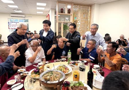 南竿鄉公所慶祝榮民節,昨日舉辦餐會,並在會中表揚模範榮民謝家元。(圖/文:王致潔)