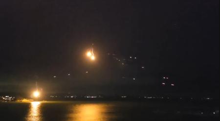 第10屆馬祖馬拉松迎賓晚宴盛大舉行,場面熱鬧;馬防部配合實施實彈射擊操演,讓跑者感受國軍戰力。(圖/文:馮紹夫)