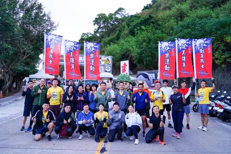 官兵響應馬拉松活動。