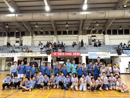 衛生局昨日舉辦「躲避菸害．迎向健康」躲避球賽，國中、國小組選手全力拚戰，活力四射。（圖：王致潔、衛生局）