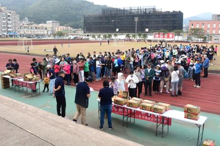 連江縣財稅局舉辦114年「健康稅月、全民健走」稅務及菸酒宣導活動，逾500位鄉親熱情參加，場面盛大。（圖／文：王致潔）