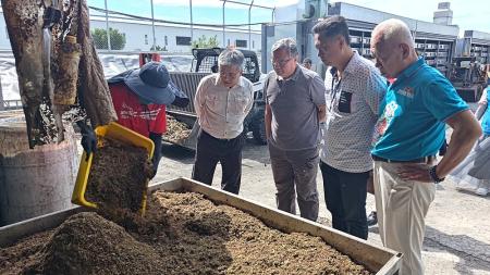 推動循環經濟、邁向永續再生，縣府產發處赴彰化縣和美鎮參訪黑水虻廚餘處理。（圖：產發處）
